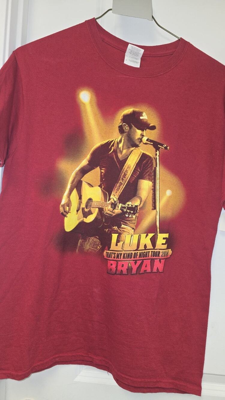 Jen8935 Luke Bryan Vintage Music T-Shirt, Size Med.